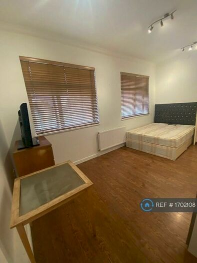 Studio To Rent In Seven Sisters Road, London, N4