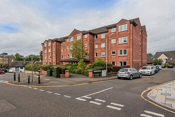 2 Bedroom Flat For Sale In Elphinstone Court, Kilmacolm, PA13