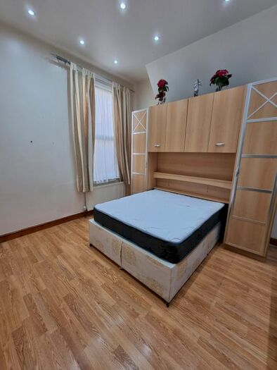 2 Bedroom Flat To Rent In Harold Road, London, E13