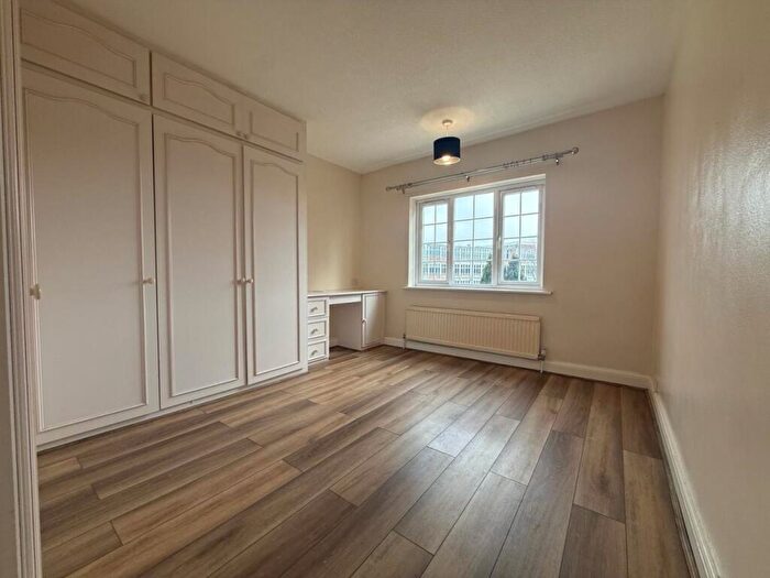 2 Bedroom Maisonette To Rent In Woodcock Hill, Kenton, HA3