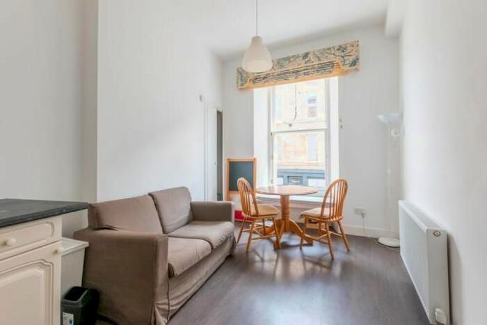 2 Bedroom Flat To Rent In Brougham Street, Edinburgh, EH3