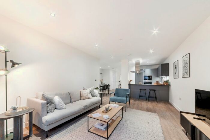 3 Bedroom Flat To Rent In Vanguard Way, London, E17