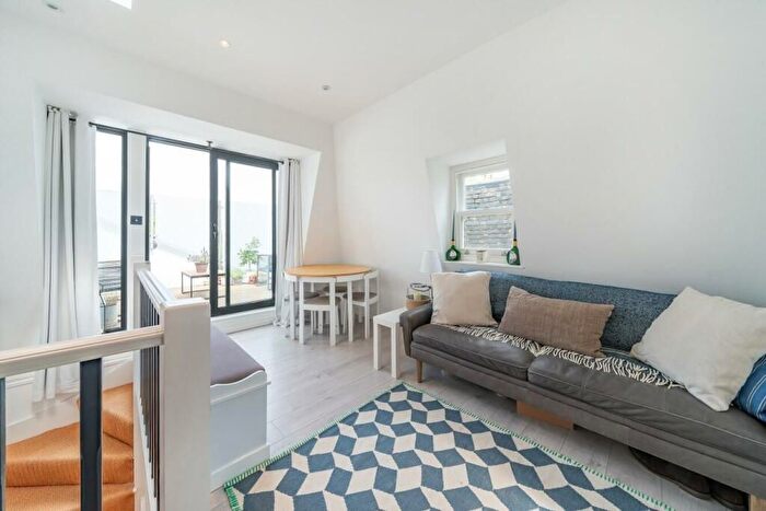 1 Bedroom Flat For Sale In Oakhill Road, Putney, SW15