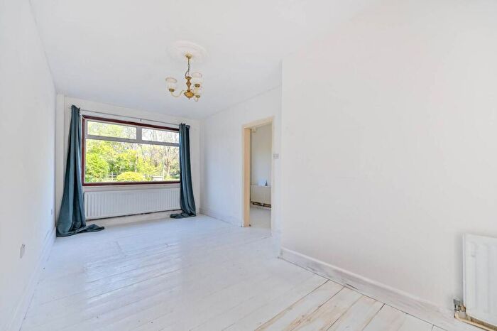 3 Bedroom Semi-Detached House To Rent In Walton Road, West Molesey, KT8