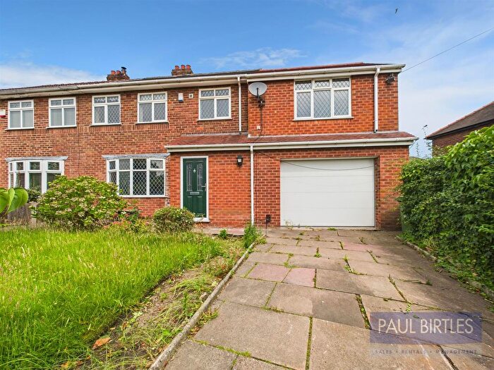 4 Bedroom Semi-Detached House For Sale In Calderbank Avenue, Flixton, Trafford, M41