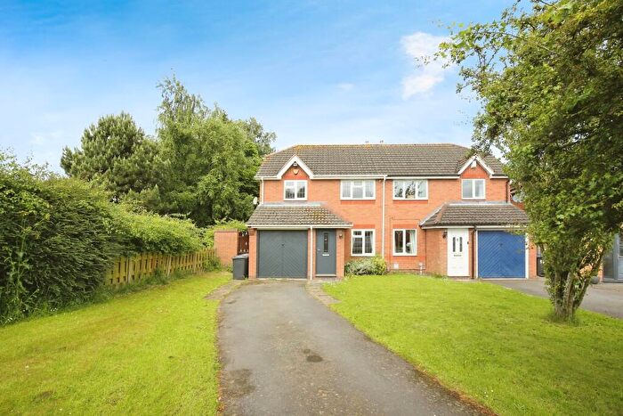 3 Bedroom Semi Detached House To Rent In Knapton Close, Hinckley, Leicestershire, LE10