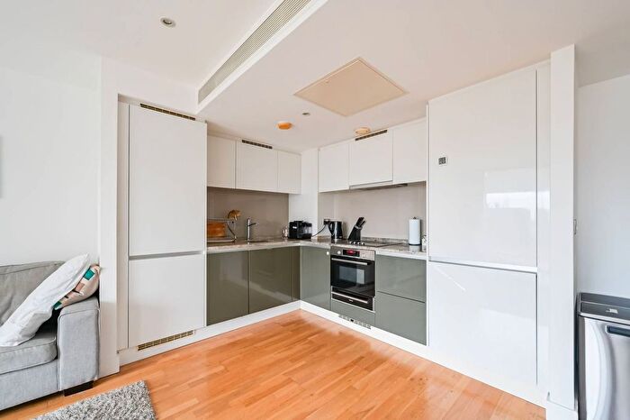 1 Bedroom Flat To Rent In Landmark West Tower, Canary Wharf, London, E14