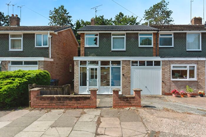 3 Bedroom End Terrace House For Sale In Harewood Close, Birmingham, B28