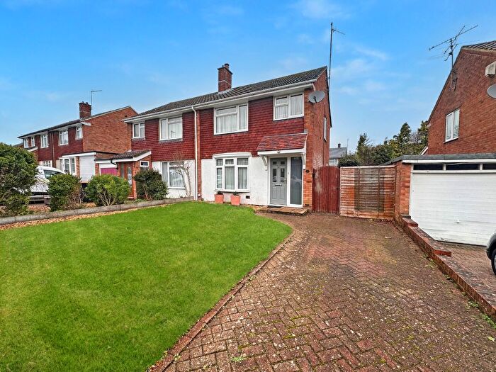 3 Bedroom Semi Detached House For Sale In Candale Close, Dunstable, LU6