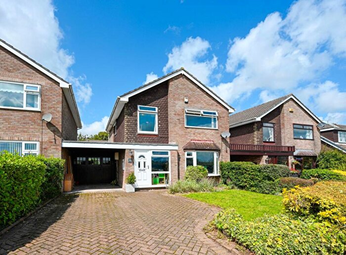 4 Bedroom Link Detached House For Sale In Black Moss Lane, Aughton, L39