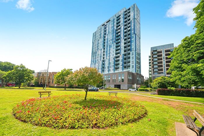 2 Bedroom Flat For Sale In Cotterells, Hemel Hempstead, HP1