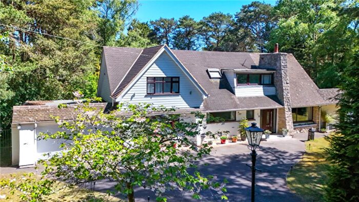 4 Bedroom Detached House For Sale In Egmont Drive, Ringwood, Hampshire, BH24