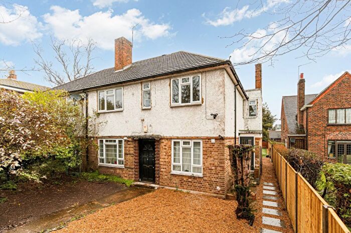 2 Bedroom Flat To Rent In Ellesmere Road, Turnham Green, W4