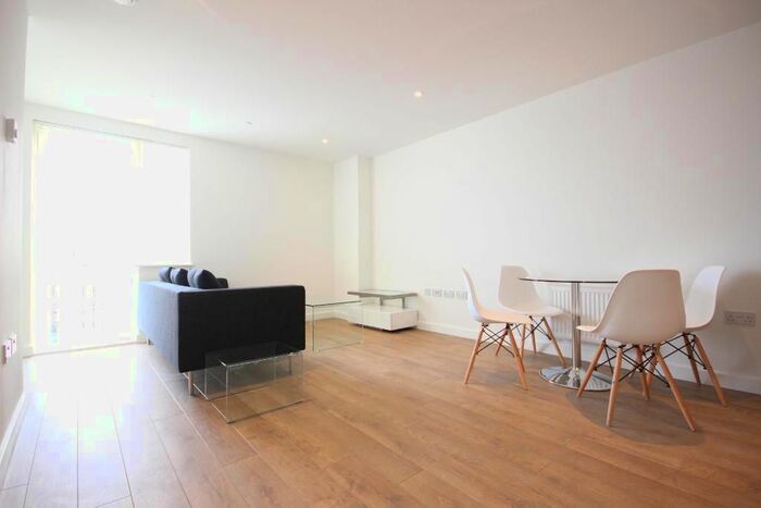 1 Bedroom Flat To Rent In Bessemer Place, North Greenwich, London, SE10