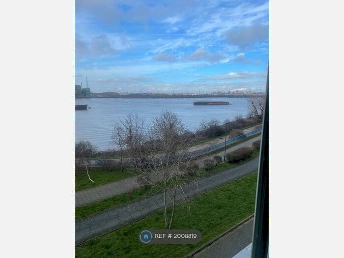 2 Bedroom Flat To Rent In Hill House, London, SE28