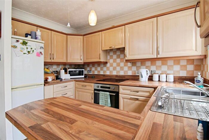 3 Bedroom Semi-Detached House For Sale In Handley Road, Cardiff, CF24