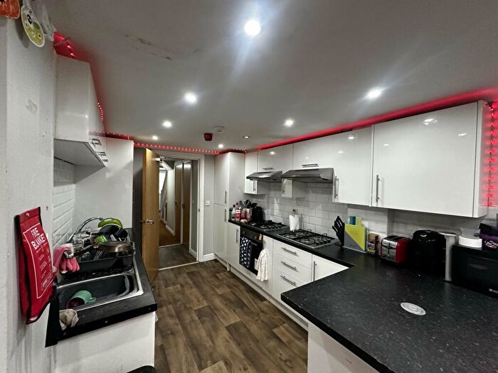 6 Bedroom House To Rent In Merthyr Street, Cardiff, CF24