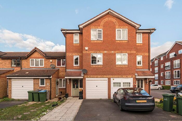 3 Bedroom Semi Detached House For Sale In Harlinger Street, Woolwich, London, SE18