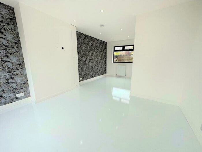 3 Bedroom House To Rent In St Monance Place, Dundee, DD3