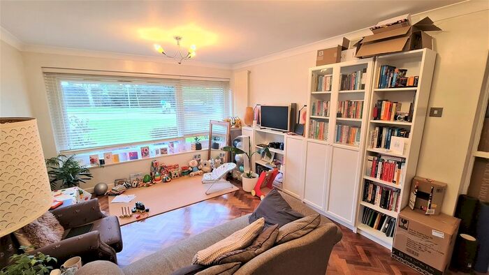 2 Bedroom Flat To Rent In Cedar Drive, East Finchley, N2
