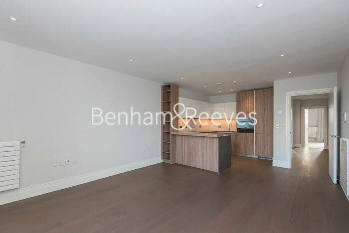 2 Bedroom Apartment To Rent In QueenshurstSquare, Kingston Upon Thames, KT2