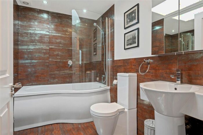 3 Bedroom End Of Terrace House For Sale In Buckingham Mews, London, N1