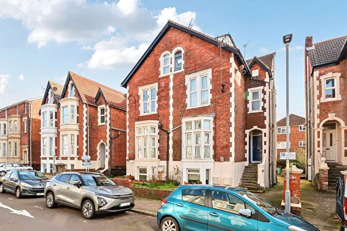 1 Bedroom Flat For Sale In Shaftesbury Road, Southsea, PO5