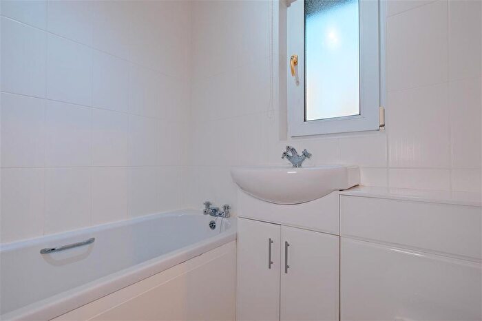 2 Bedroom Terraced House For Sale In Ailsa Court, Hamilton, ML3
