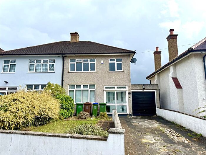 3 Bedroom Semi-Detached House To Rent In Midhurst Hill, Bexleyheath, DA6