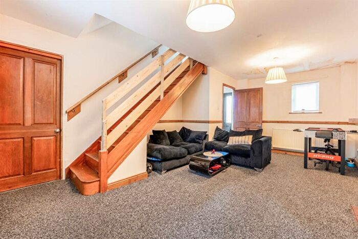 3 Bedroom Terraced House For Sale In Orrian Close, Stratford-Upon-Avon, CV37