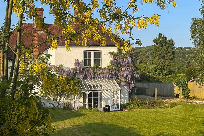 3 Bedroom Semi-Detached House For Sale In White Lodge, Lower Basildon, RG8