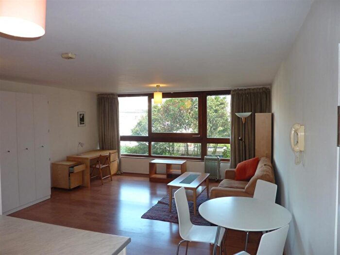 Flat To Rent In Breton House, Barbican, London, EC2Y