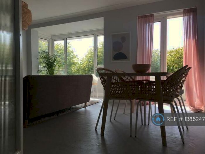 2 Bedroom Flat To Rent In Julian Court, Folkestone, CT19