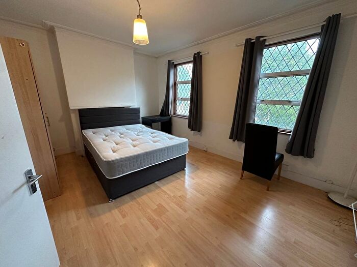 5 Bedroom Terraced House To Rent In Shepherd's Bush, London, W12