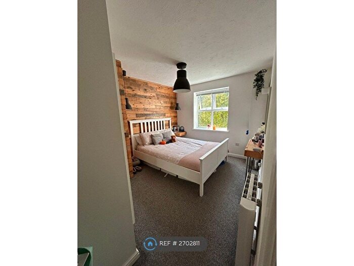 2 Bedroom Flat To Rent In Cotehele Drive, Paignton, TQ3