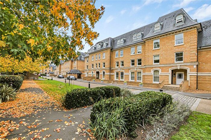 2 Bedroom Flat For Sale In Langdon Park, Teddington, TW11