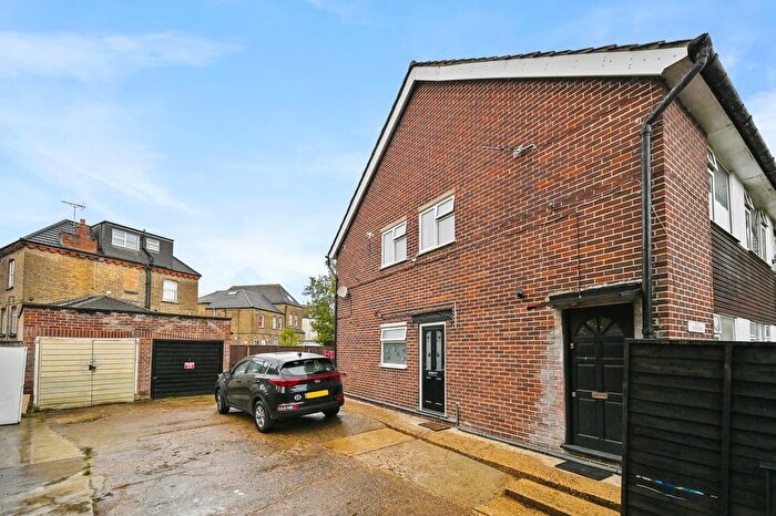 2 Bedroom Maisonette For Sale In Craven Park, London, NW10