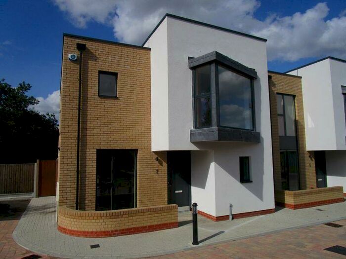 4 Bedroom Detached House To Rent In Greencourt Off Adalia Crescent, Leigh-On-Sea, SS9