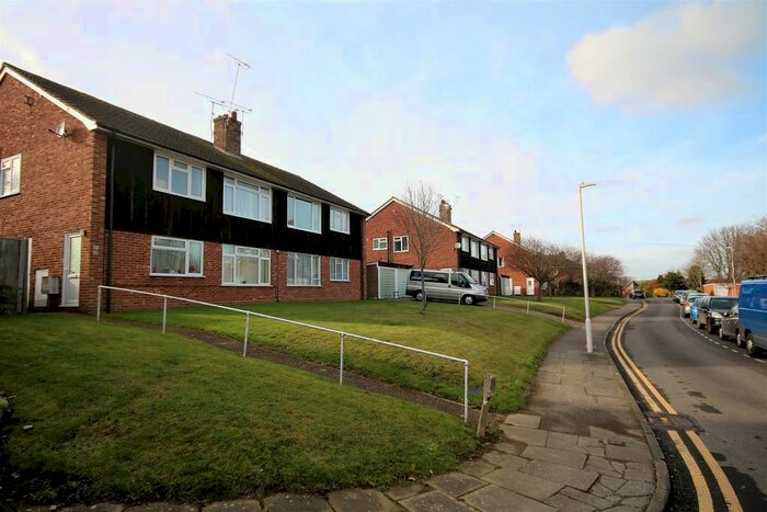 2 Bedroom Flat To Rent In Raymond Avenue, Canterbury, CT1