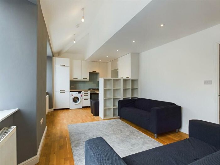 4 Bedroom Flat To Rent In High Street, Bristol, BS16