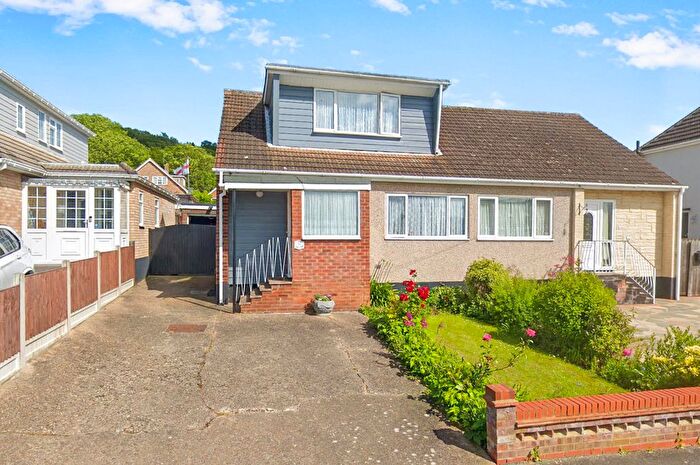 2 Bedroom Chalet For Sale In Stanley Road, Benfleet, SS7