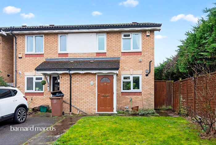 2 Bedroom Semi Detached House For Sale In Chelmsford Close, Sutton, SM2