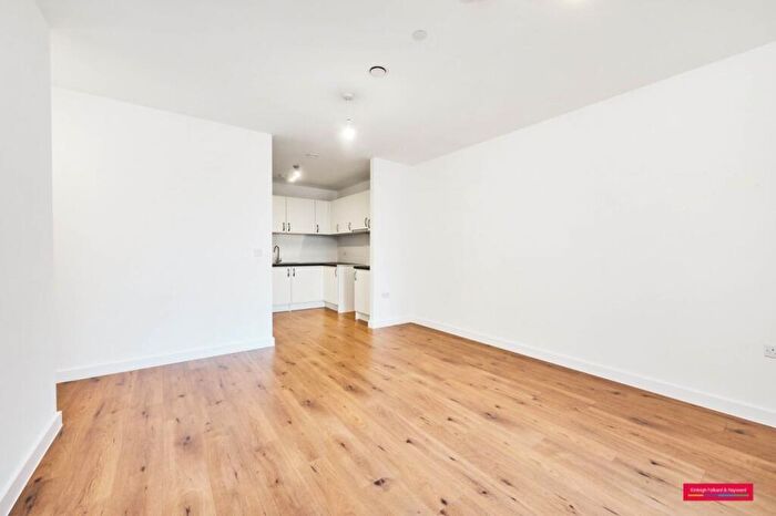 3 Bedroom Flat To Rent In New Road, Dagenham, RM9