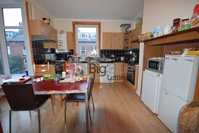 7 Bedroom House To Rent In Hyde Park Road, Leeds, LS6