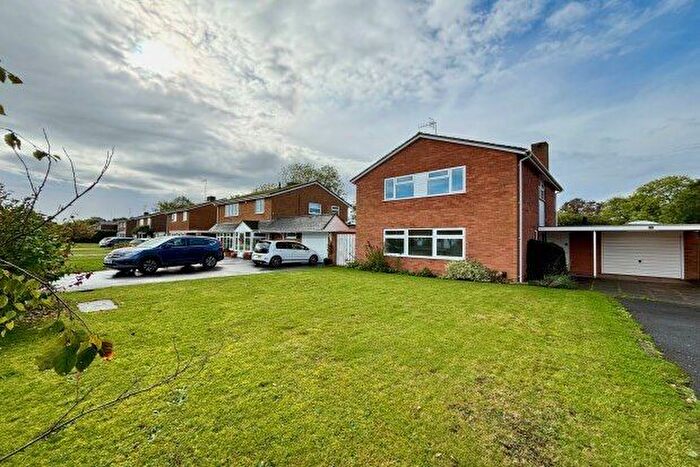 4 Bedroom Detached House To Rent In The Willows, Stratford-Upon-Avon, CV37