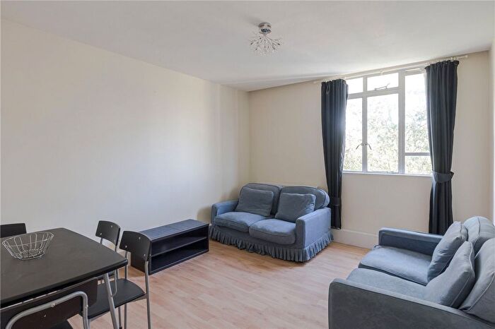 3 Bedroom Flat For Sale In Hallfield Estate, Bayswater, W2