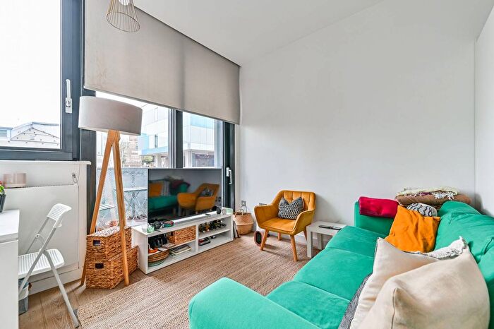 1 Bedroom Flat For Sale In Highgate Hill, Highgate, London, N19