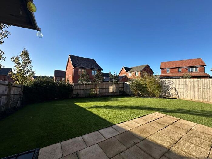 4 Bedroom Detached House For Sale In Sunstone Drive, Newhall, DE11