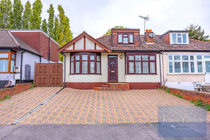 4 Bedroom Semi-Detached House To Rent In Roding Lane North, Woodford Green, Essex, IG8