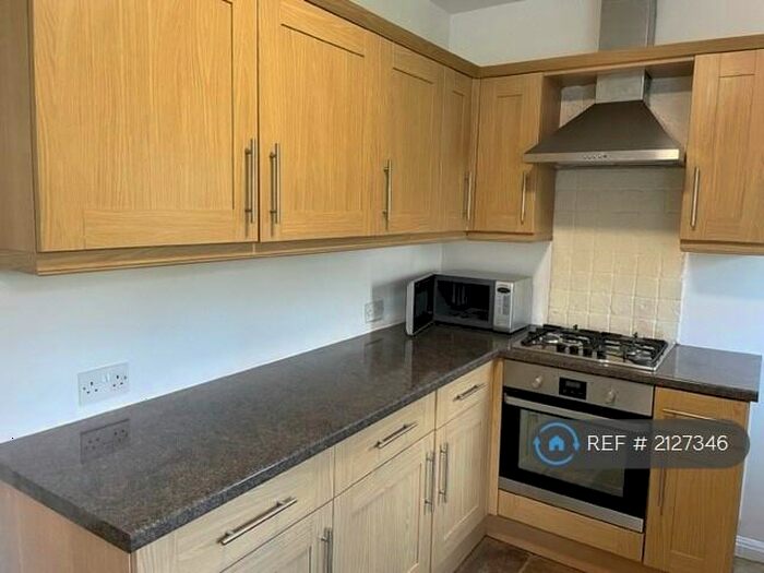 2 Bedroom Flat To Rent In Sandringham Drive, Leeds, LS17